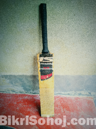 Ihsan X5 cricket bat