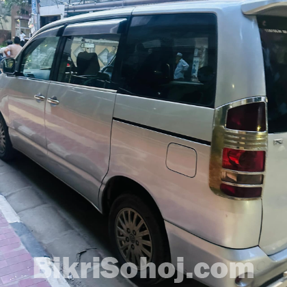 Toyota Noah X 2002