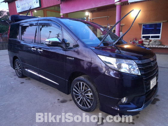 Toyota Noah hybrid Grade G