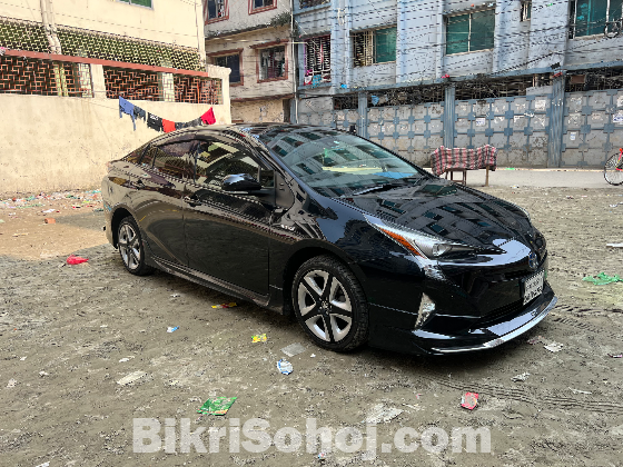 Toyota Prius S Safety Plus 2018