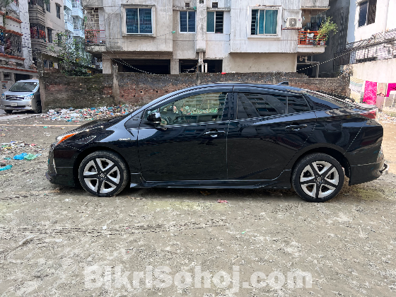 Toyota Prius S Safety Plus 2018