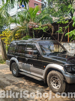 Mitsubishi Pajero v6