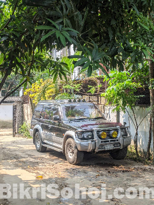 Mitsubishi Pajero v6