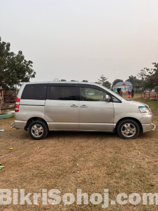 toyota noah 2003 model