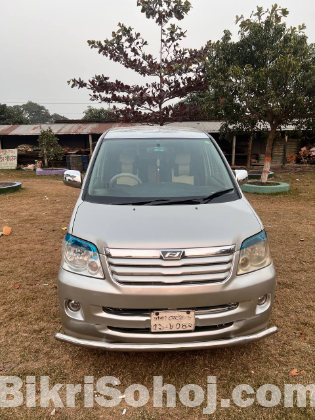 toyota noah 2003 model