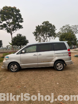 toyota noah 2003 model